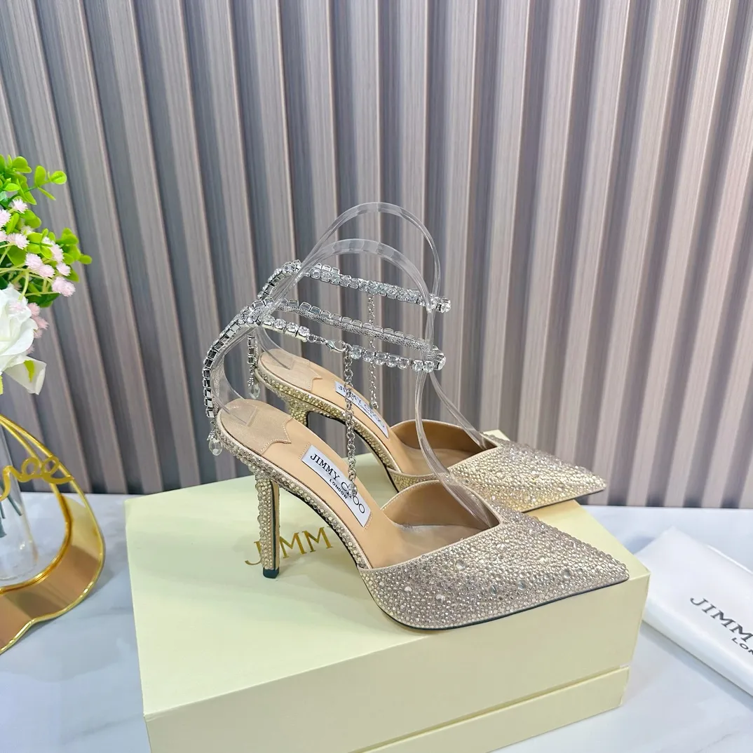 👟👟Ex-factory price 720👟👟 JIMMY CHOO (Jimmy CHOO) 💝💝💝 is a very comprehensive and noble fashion lifestyle brand. It has a series of women's high-heeled, medium-heeled, flat-heeled sandals with the same strap from major fashion bloggers and celebrities in Hong Kong and the United States.  The Australian pointed toe, round toe and square toe series are simply beautiful. Fall in love with elegance and playful sense of the future. Just by looking at them, you want to own them immediately, but you can really think about a pair of exquisite high heels~~~~~~~~~~~~~~~~~ 💝This series is specially designed for extraordinary and indifferent ladies, thus creating a unique overall effect, Jimmy Choo Design products that inspire women to move forward and show their charm💝💝💝 1⃣️Material: Imported silk hot diamond 2⃣️Inner: Imported Italian lambskin, super soft and delicate 3⃣️Outsole: Imported Italian original original color genuine leather outsole Heel height 10.cm (8.5/6.5cm can be made) 4⃣️Code number: 35-39 (34.40.41.42 customized)